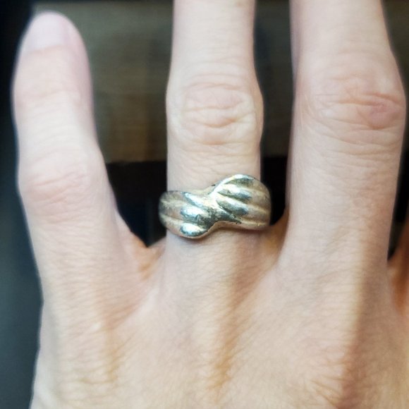 Jewelry - Size 7.25 Sterling Silver Heavily Worn And Tarnished Knot Ring